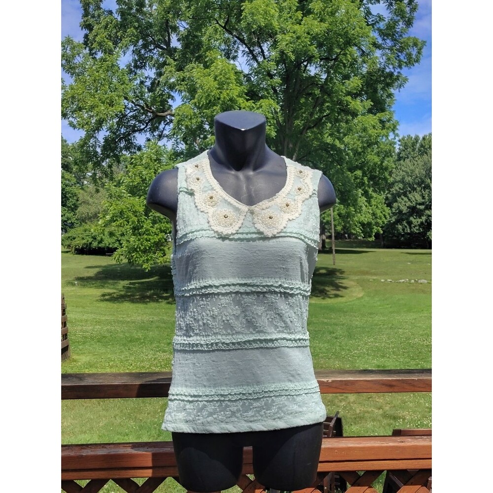 Body Central Light Green Romantic Sleeveless Lace Top with Pearls Size Medium